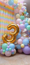 Cargar imagen en el visor de la galería, Arco de Globos + Bouquet número
